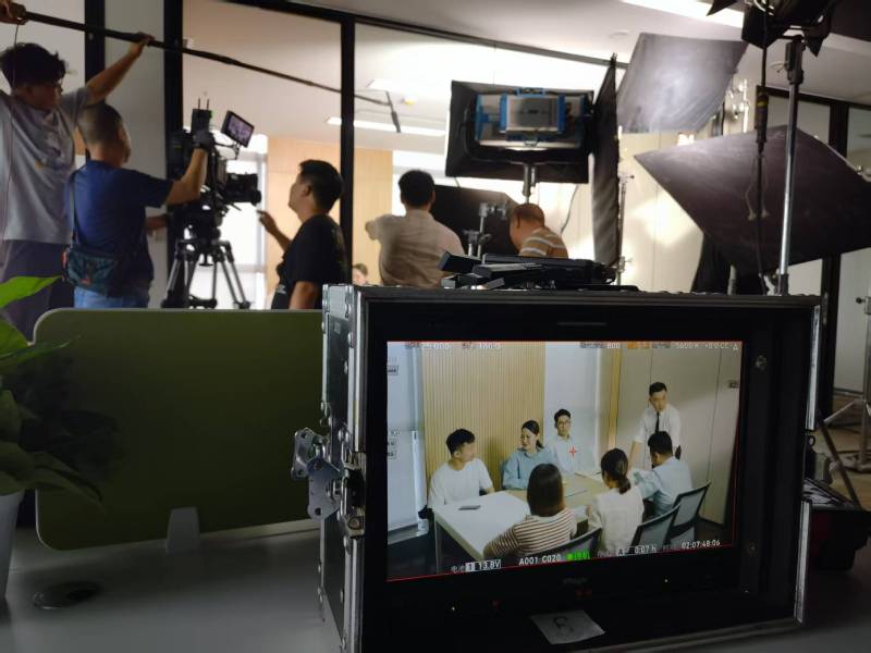 平川区TVC拍摄公司：科技产品视觉化大师，诠释未来感与功能美学